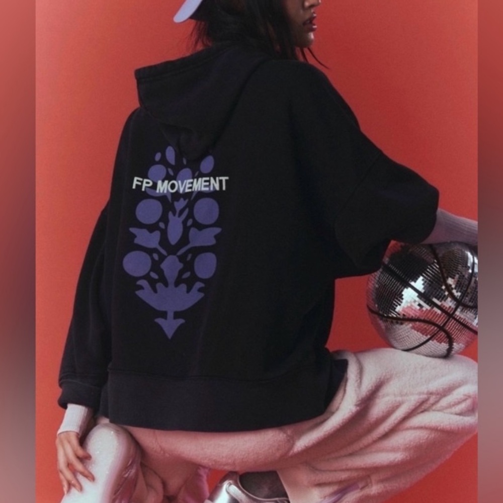 FP Movement by Free People sprint to the finish big bacj logo🩷🩷